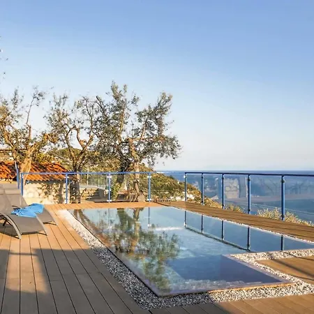 Seascape Villa *