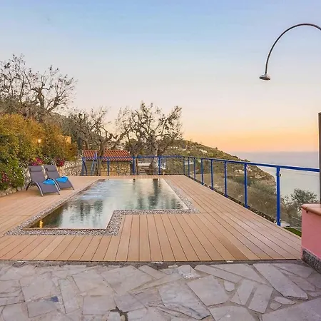 Seascape Villa *